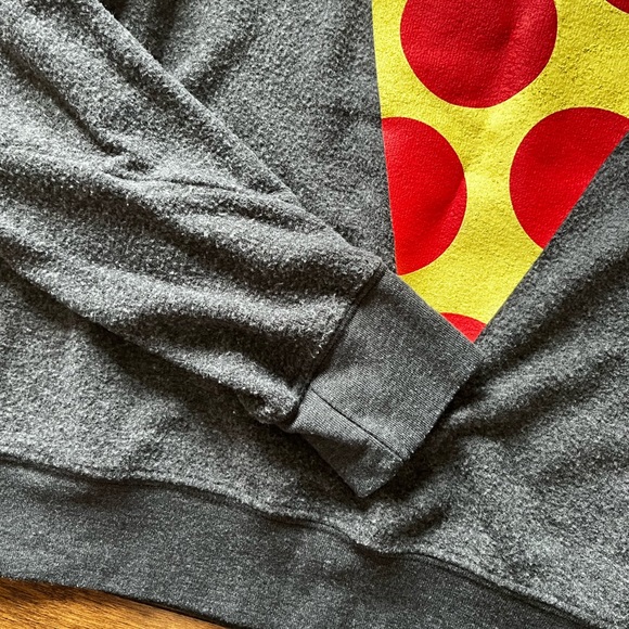 🌻3/25$! WILDFOX Pizza 🍕 slice sweater- Size Small - Grey - Picture 5 of 9